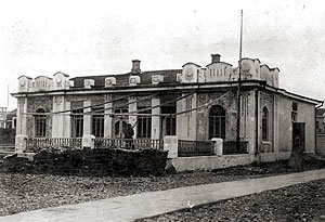 Здание в Новороссийске, в котором в 1916 году открылась первая экспозиция Музея природы и истории Черноморского побережья Кавказа